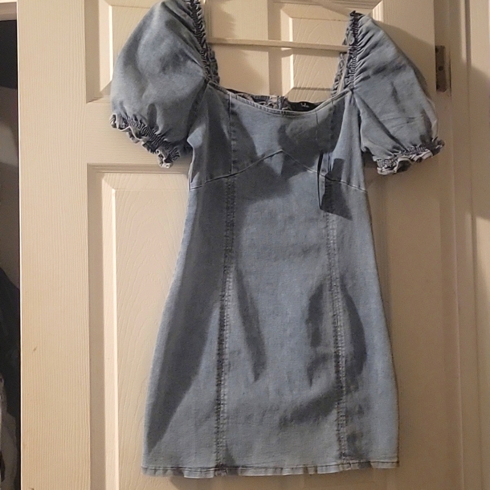 NWT Adorable denim dress in Large!